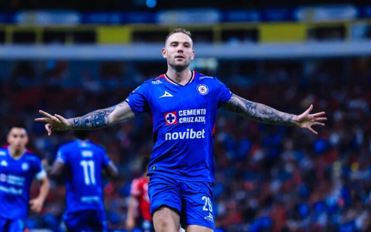 los argentinos son indispensables en Cruz Azul y Atlas