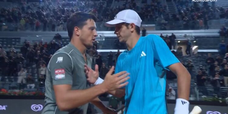 Rafael Jódar y Luciano Darderia en un duelo intenso.