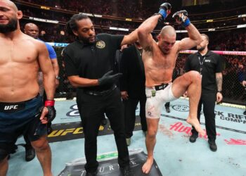 Strickland vence a Chimaev