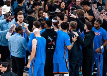 Equipo OKC contra Spurs