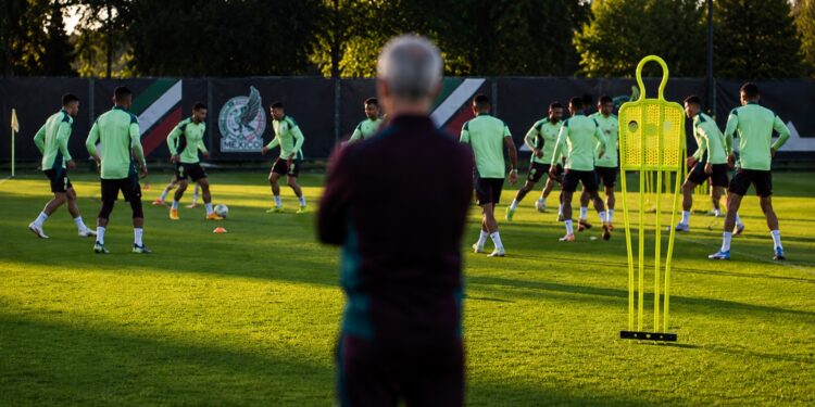 A seis días del debut mundialista, el cuerpo técnico del Tri prioriza el orden defensivo