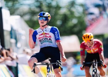 Tuckwell revienta la general en Crest‑Voland