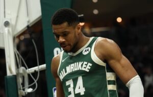 Giannis deja los Bucks despues de 13 años