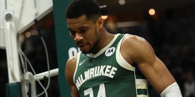 Giannis deja los Bucks despues de 13 años