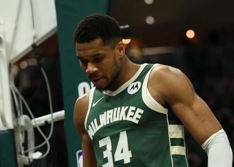 Giannis deja los Bucks despues de 13 años