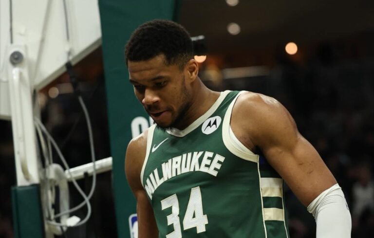 Giannis deja los Bucks despues de 13 años
