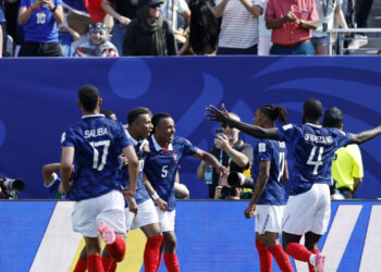Francia activa a Olise por dentro y rompe a Senegal