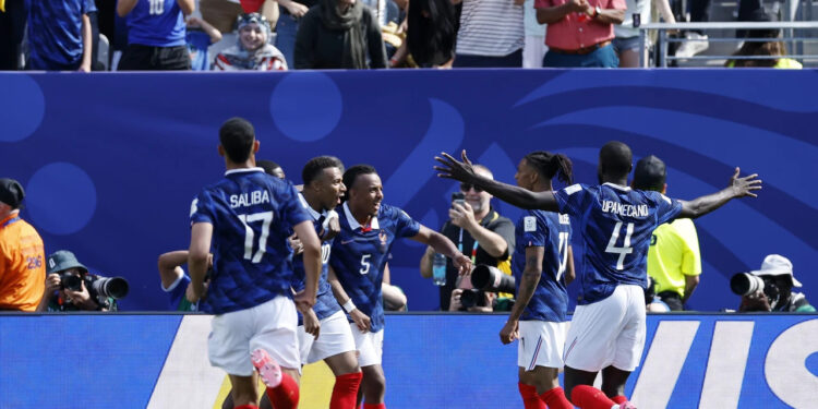 Francia activa a Olise por dentro y rompe a Senegal