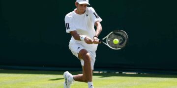 Rafa Jódar afina su golpeo en la hierba