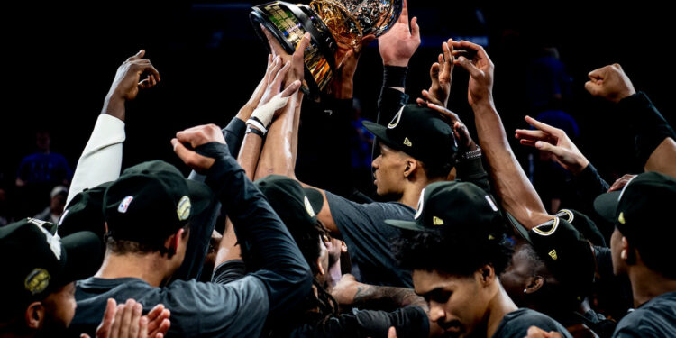 Spurs campeón final oeste