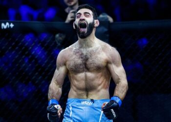 Umakhan venció en su revancha a Brian Hooi
