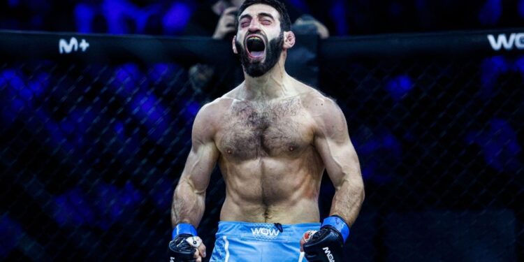 Umakhan venció en su revancha a Brian Hooi