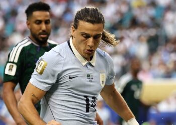 Uruguay empata en el debut ante Arabia Saudita