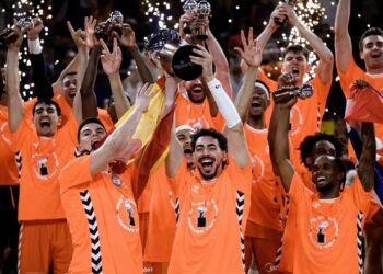 Celebración taronja con el título de la Liga Endesa