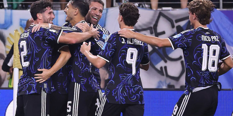 Los jugadores de la selección argentina festejan uno de los goles ante Jordania en el Mundial