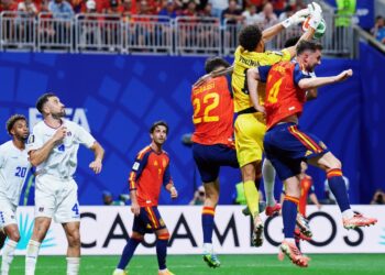 Córner de la selección española durante su empate ante Cabo Verde. | Foto: SEFútbol