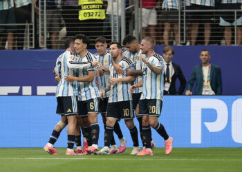Lionel Messi celebra su doblete en el triunfo de la Selección Argentina ante Austria por el Mundial