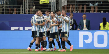 Lionel Messi celebra su doblete en el triunfo de la Selección Argentina ante Austria por el Mundial