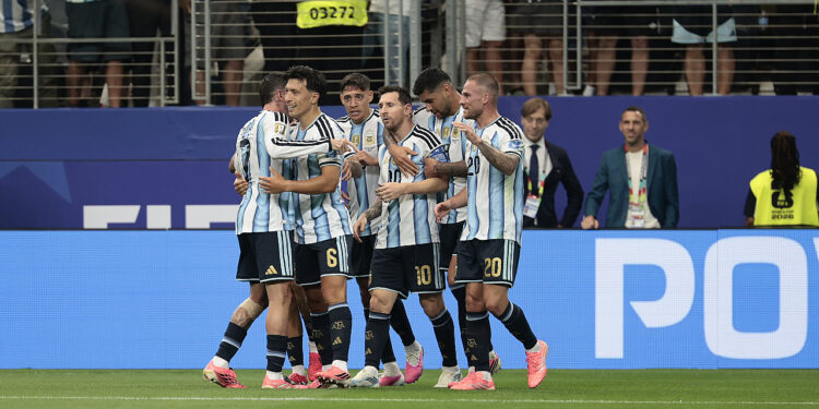 Lionel Messi celebra su doblete en el triunfo de la Selección Argentina ante Austria por el Mundial