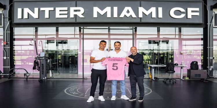 Casemiro ya viste de rosa en su presentación con Inter Miami