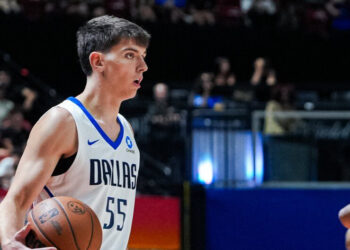 De Larrea logra 14 asistencias en su última actuación en la Summer League