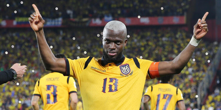 Talleres de Córdoba negocia una posible incorporación de Enner Valencia
