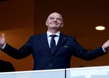 Infantino, en el centro de la polémica global