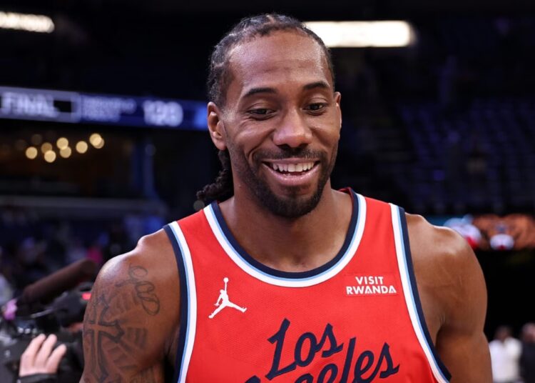 Kawhi Leonard es traspasado a Toronto luego de un sinfín de rumores sobre su futuro