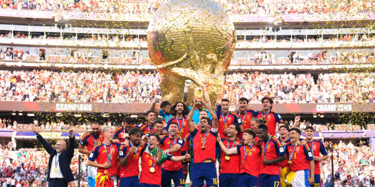 La Selección Española de fútbol levantando la Copa del Mundo 2026 / Fuente: Selección Española Masculina de Fútbol