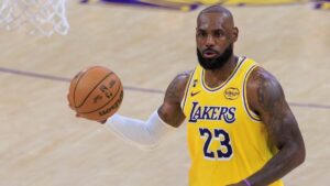 LeBron James se marcha de Lakers y reconstryuen su equipo