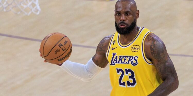 LeBron James se marcha de Lakers y reconstryuen su equipo