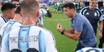 Lionel Scaloni superó a Carlos Bilardo y es el DT con más presencias en Copas del Mundo