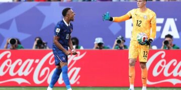 Mbappe puede ganar partidos con su talento, pero dejar con la mano estirada al arquero de Paraguay demuestra que la grandeza también se mide en los detalles
