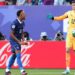 Mbappe puede ganar partidos con su talento, pero dejar con la mano estirada al arquero de Paraguay demuestra que la grandeza también se mide en los detalles