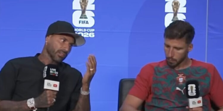 Ricardo Quaresma y Rubén Dias charlan tras el Portugal-España.