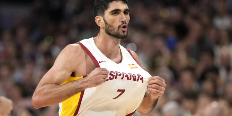 Los Grizzlies traspasan a Dallas Maverciks a Santi Aldama