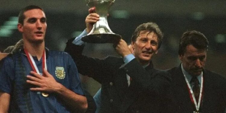 El entrenador argentino enfrentó a Inglaterra en el Mundial juvenil de Malasia 1997
