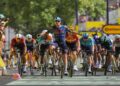 Tim Merlier celebra su victoria al sprint en la etapa 7 del Tour de Francia 2026