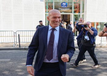 Zidane llega a la sede de la FFF entre gran expectación mediática