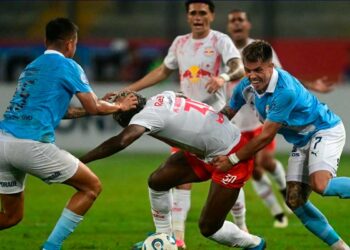 El Nacional no tuvo goles: Sporting Cristal y Bragantino empataron 0-0