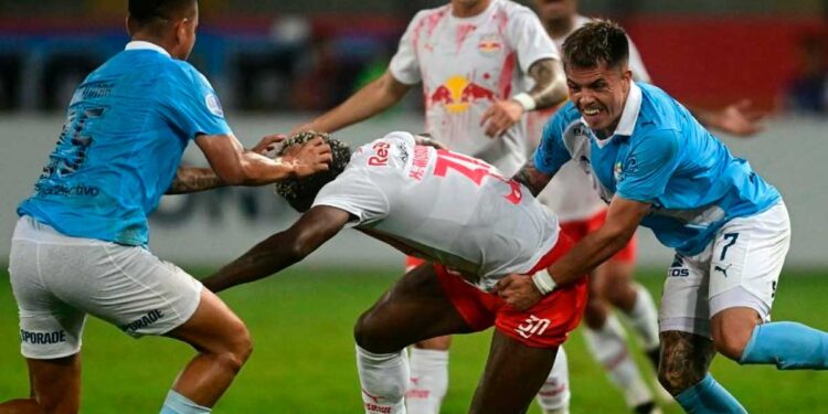 El Nacional no tuvo goles: Sporting Cristal y Bragantino empataron 0-0