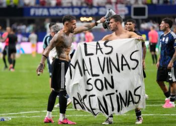El límite de la pasión: el fútbol no debe ser la pantalla de la política
