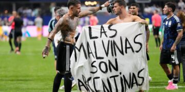 El límite de la pasión: el fútbol no debe ser la pantalla de la política