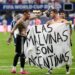 El límite de la pasión: el fútbol no debe ser la pantalla de la política