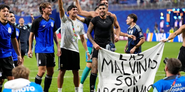“El fútbol argentino, un activo estratégico de la Nación”: el pronunciamiento de AFA sobre la bandera de las Islas Malvinas