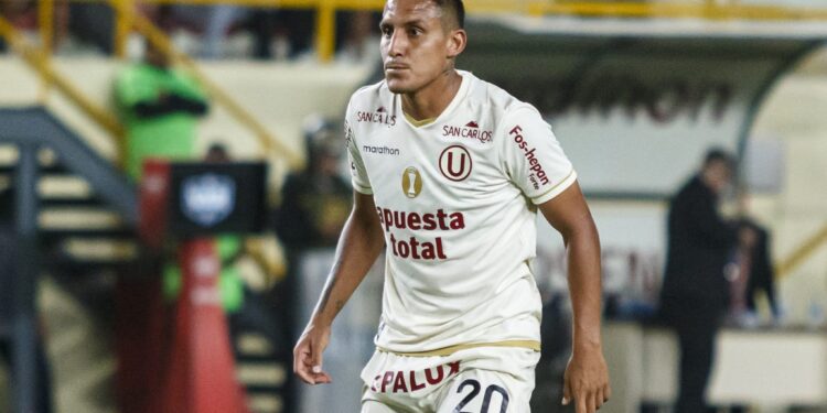 ¡Superó a ‘Lolo’!: Álex Valera logra este récord y hace historia en la ‘U’