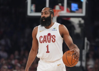 Harden se une al club de los 500 millones tras su renovación con Cleveland