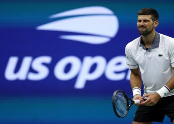 Tenista Novak Djokovic durante un punto en el US Open
