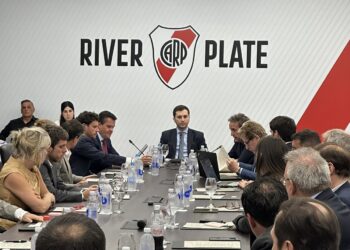 River creó la «Comisión Interreligiosa» y los hinchas estallaron