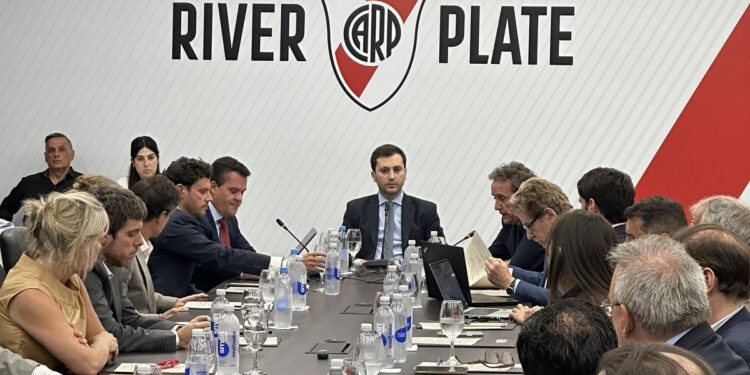 River creó la «Comisión Interreligiosa» y los hinchas estallaron